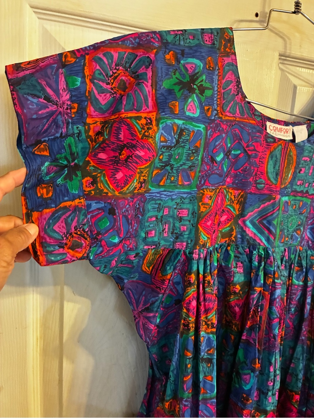 Vintage Comfort Fashions vibrant multi-color patterned midi house dress, Size: S - Picture 6 of 12
